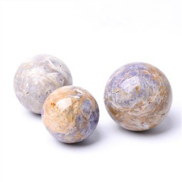 Natürliche violette Kristallkugel